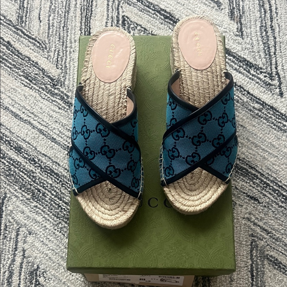100% Authentic Gucci Womens Sandals Size 37.5